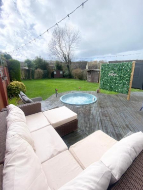 House & hot tub in Torbay, Devon
